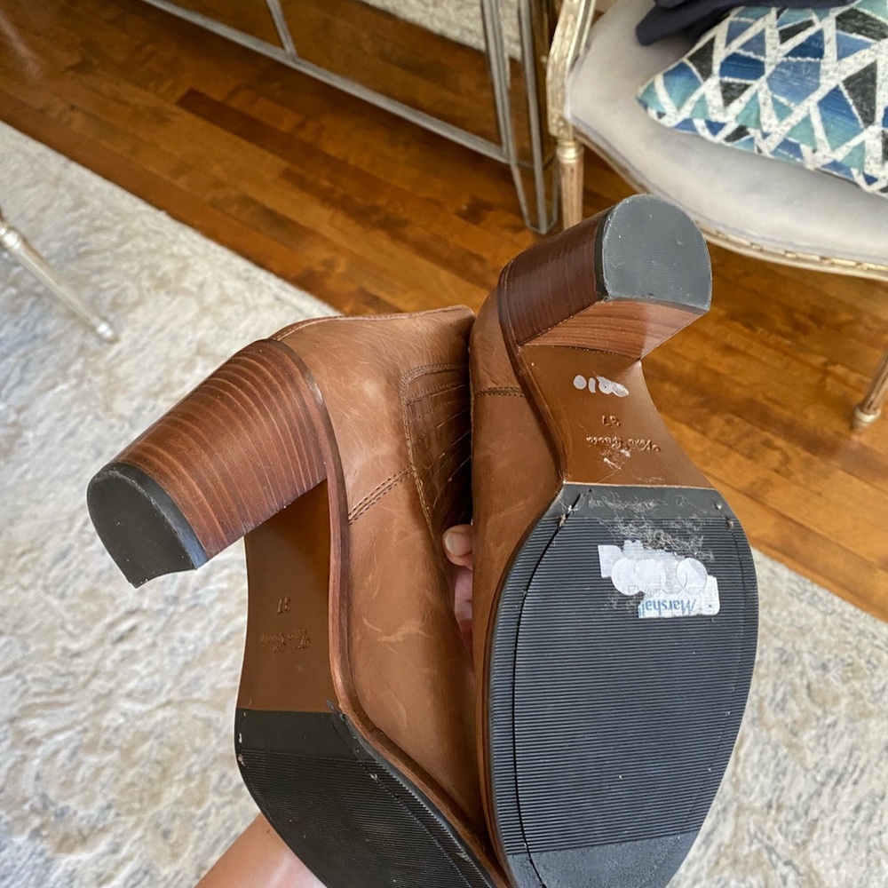 BROWN LEATHER BOOTIES - Picture 8 of 10